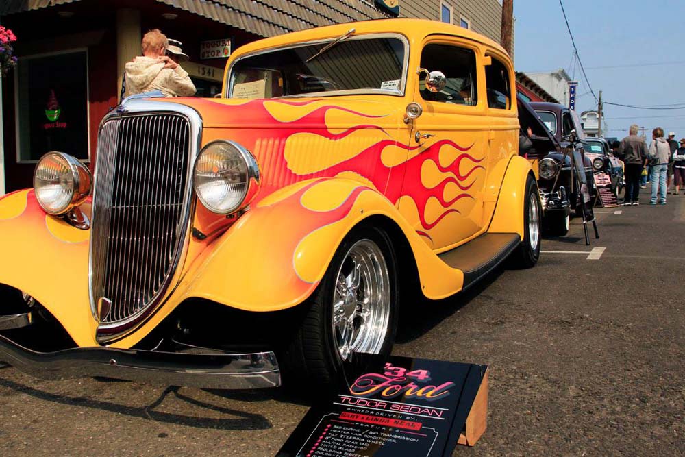 Florence's Rods N Rhoadies Pairs With Community Garage Sale - Central Oregon Coast 