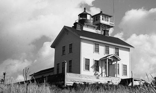 Yaquina Bay lighthouse before 1900, history