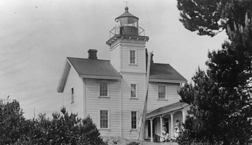 Oregon Coast History: Newport's Yaquina Bay Lighthouse and Trying Times 