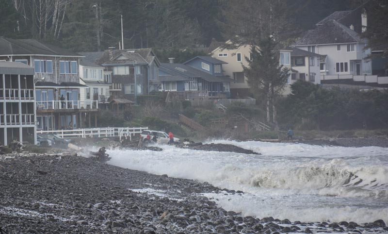 At Least One Death on Oregon Coast; Astounding Wave Videos Captured