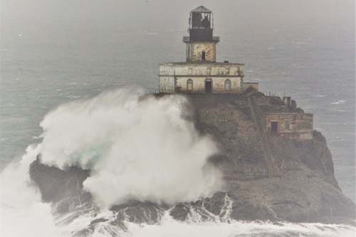 High Wind Warning, Surf Warnings Continue on Oregon Coast; Floods in Portland