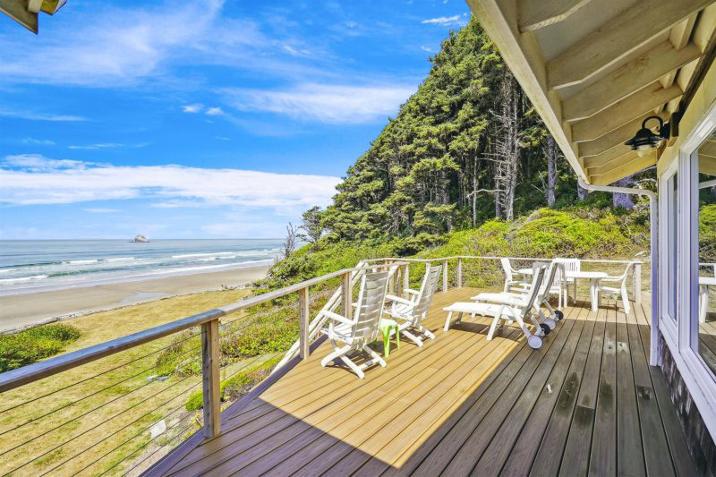 5 Astounding Balcony Views on Oregon Coast 