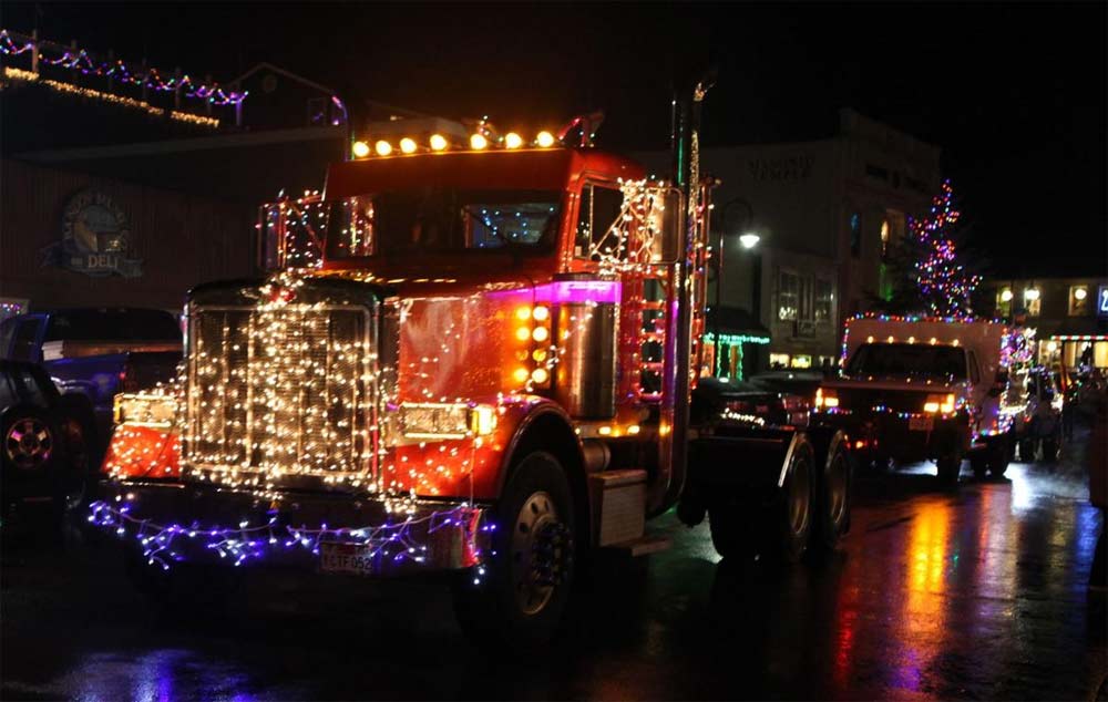 Some Serious Holidays In Bandon: South Oregon Coast Town Gets Started Early 