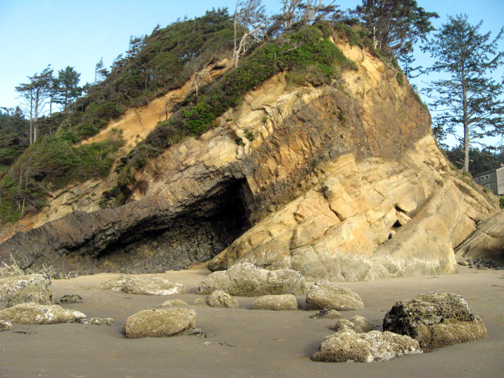 Hug Point Geologic Oddities, Layers, Walking Tour