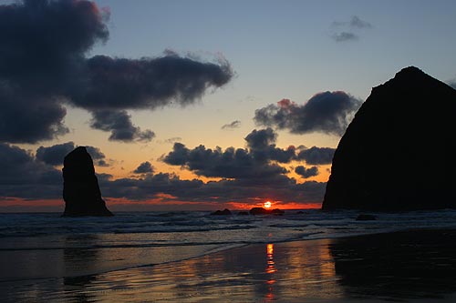 The Science Behind Spring's Stunning Clouds on Oregon Coast