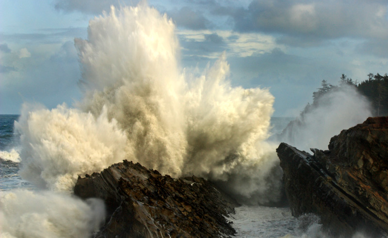 South Oregon Coast Town Offers Big Hotel Discounts for Its Winter Wildness 