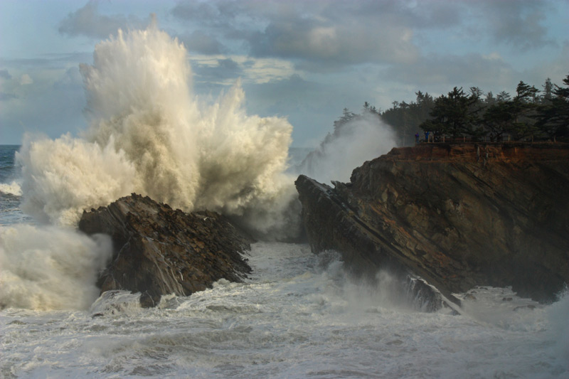 S. Oregon Coast Will Get Heavy Waves, Winds Through Friday | Warnings