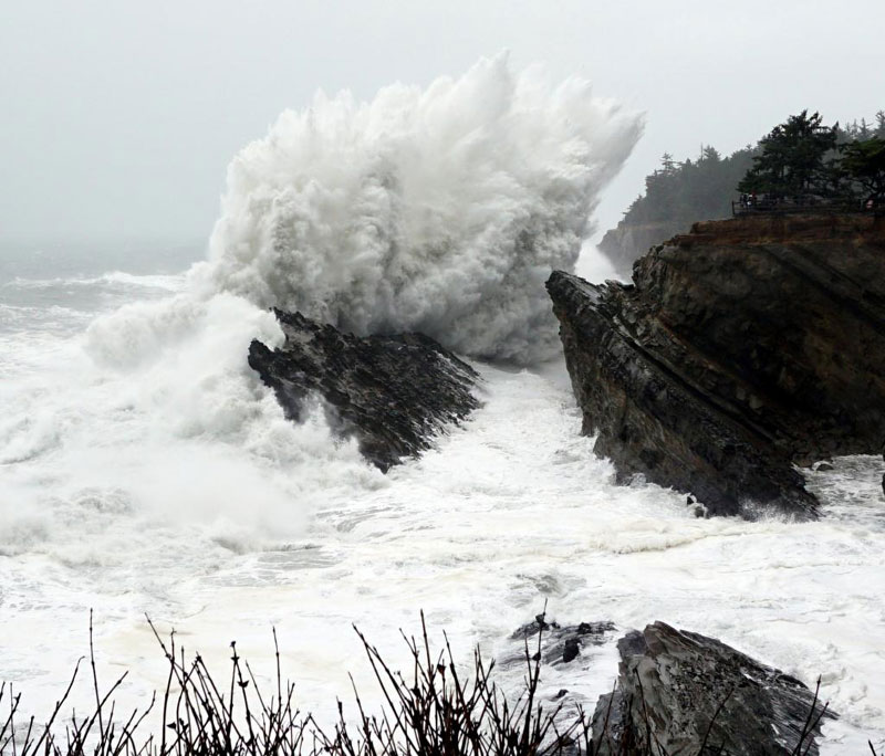 Sneaker Wave Danger Expanded on Oregon Coast, Washington for Holiday