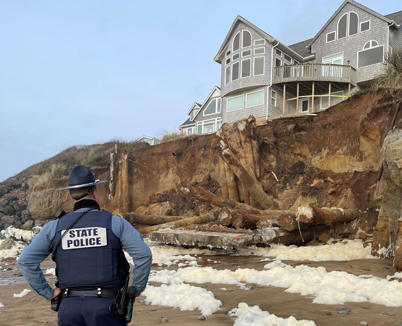Erosion Continues Damage on Oregon Coast - Homes Threatened 