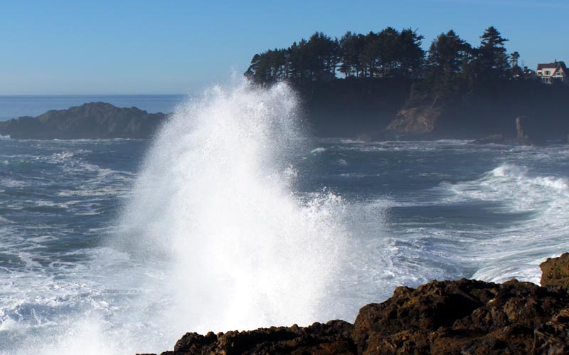 Wave Height Smaller But Washington / Oregon Coast Surf, Travel Warnings Remain