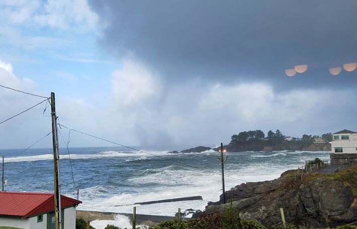 Water Spout and Unconfirmed Tornado Today on Oregon Coast: Some Damage 