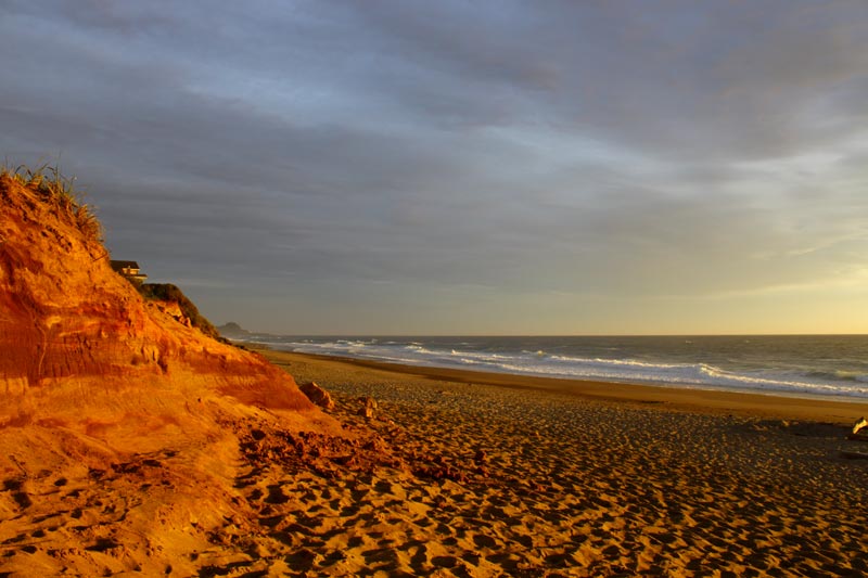 Weird Interactions of Oregon Coast Weather and Tideline 