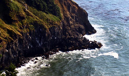 Plunging cliffs of Otter Crest Loop Road