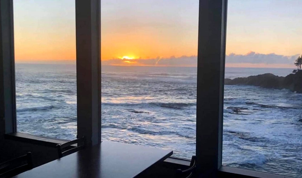 The Oregon Coast Town Where Even Restaurants Have Explosive Views Like This