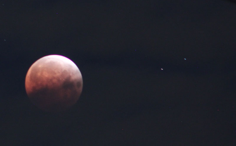 Orange Lunar Eclipse, Meteors Above Oregon Coast / Washington Coast This Week