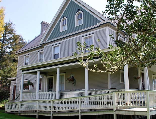 Three Charming, Atmospheric N. Oregon Coast Buildings You Have to See