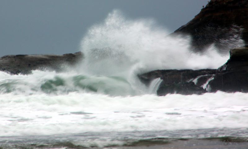 30-foot Swells Offshore Spell Troubling Weekend for Oregon Coast, Washington Coast