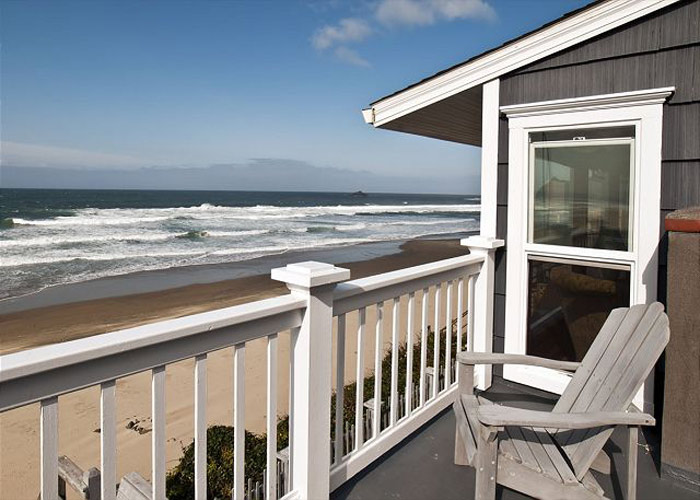 Ocean is Close at Classic Rental Above Deserted Oregon Coast Beach