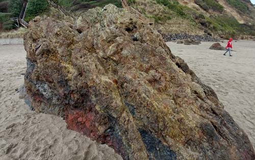 Oregon Coast Agate Hunters Delight: Lincoln City's Subterranean Jasper Veins