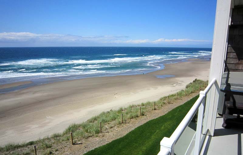 A True ‘Pacific Treasure’ on Oregon Coast, Rental Overlooks Oregon Coast Calm and Drama