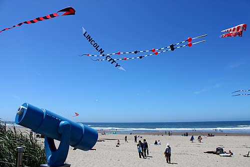 'Zoom' is the Theme of Famed Central Oregon Coast Kite Festival