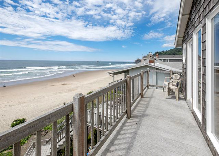 From Oregon Coast Swank to Sweet Beach Abode: Lincoln City Rental with Oceanfront Jetted Tub