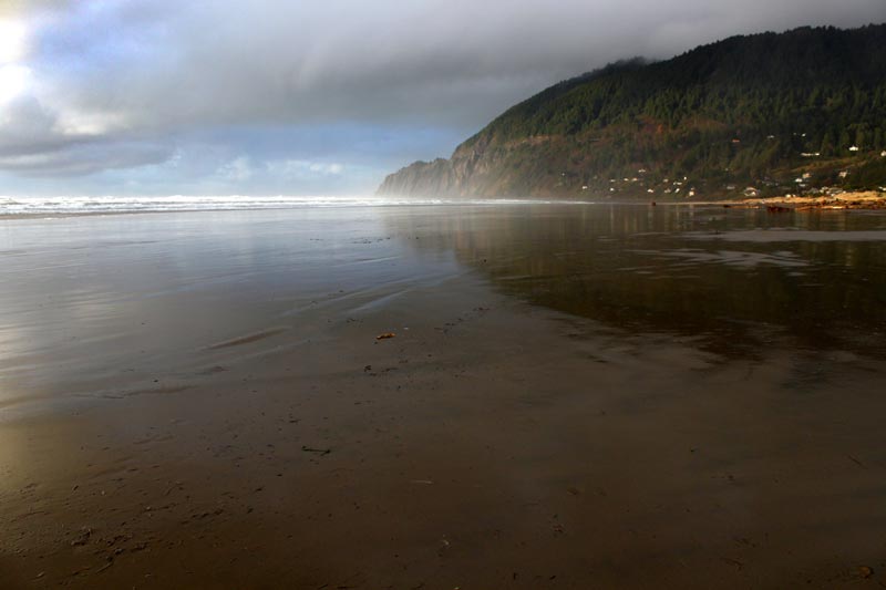 Coastal Travel Intrigue: Four Sandy Wonders of N. Oregon Beaches 