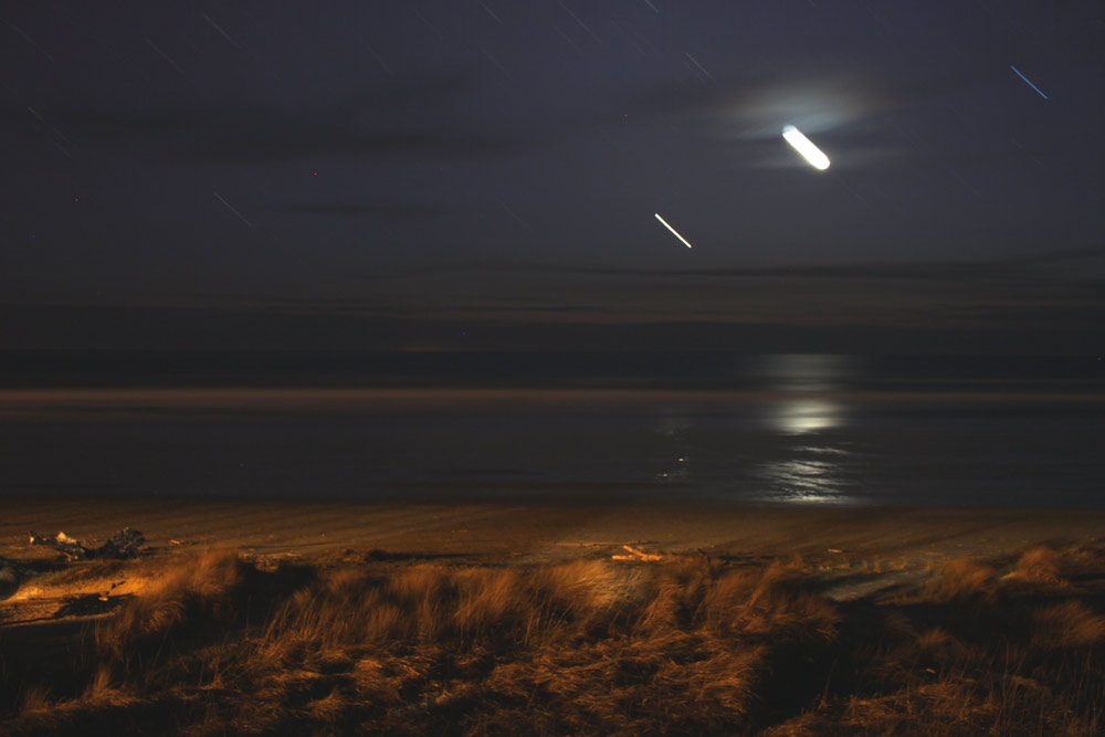 Moon at Its Brightest, Highest - Planets Put on Show Above Oregon, Washington Coast 