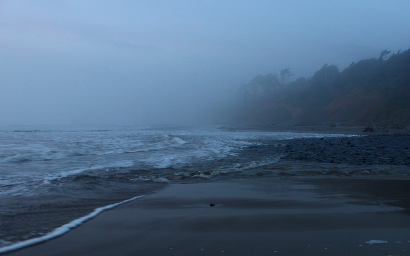 Stormy Oregon / Washington Coast, Possible Thunderstorms Then Sun 