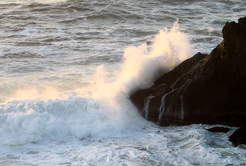 High Winds and Waves for Oregon Coast This Weekend, Flooding Possible