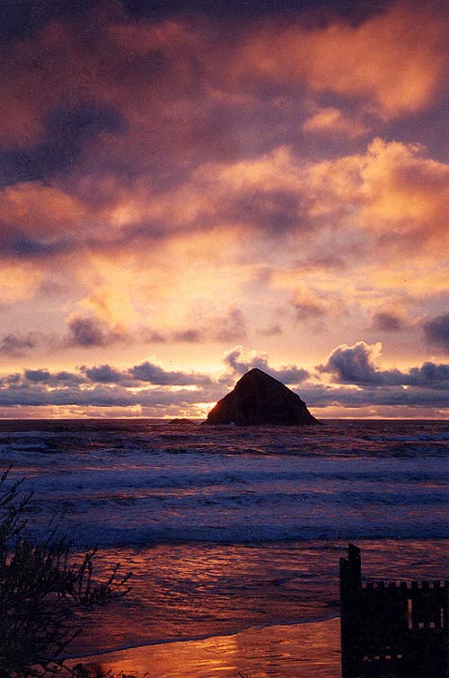 Remarkable Shades of Oceanside: Oregon Coast Photo Essay 