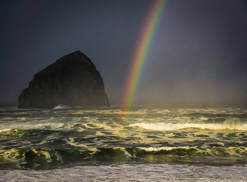 Oregon and Washington Coast Hit by Massive Waves, Some Mishaps; Video