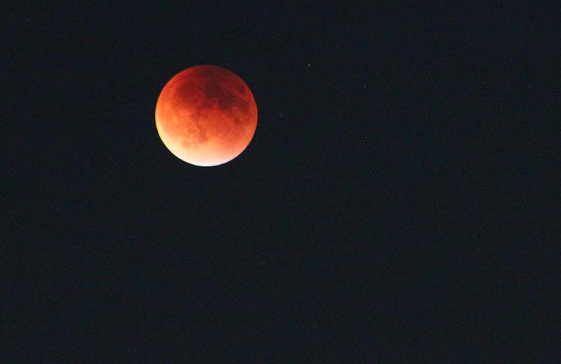 Peak Meteor Showers, Lunar Eclipse Above Washington / Oregon Coast 