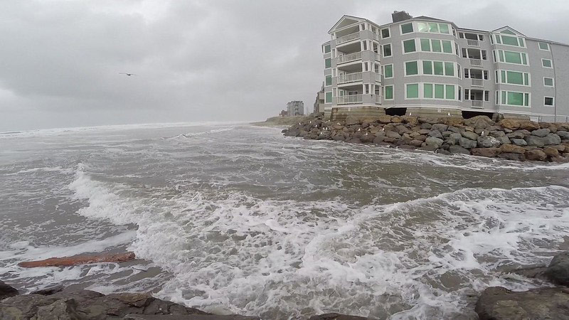 Surf Hazards Through Wed on Oregon / Washington Coast with 20-foot Waves; Aurora Borealis 