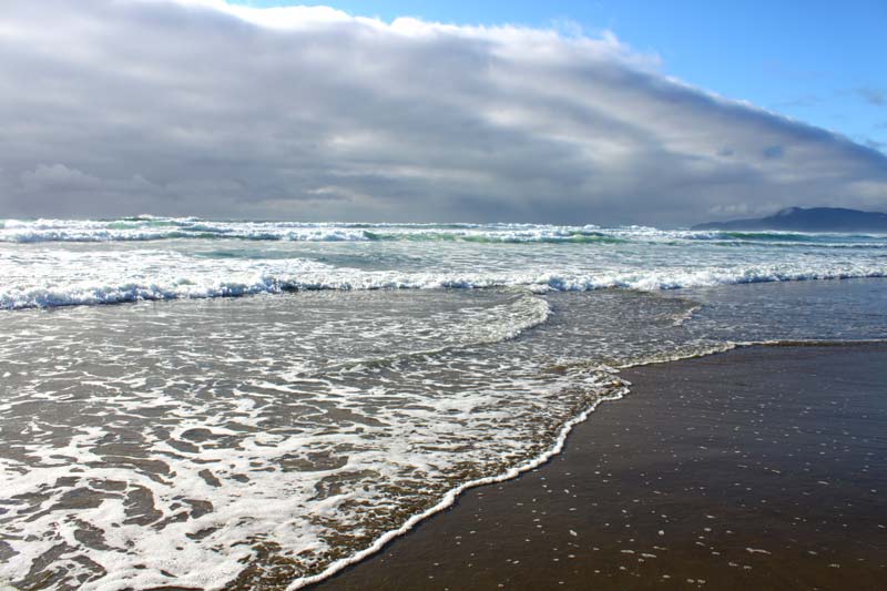 Atmospheric Surprises at the Tideline on Oregon and Washington Coast 