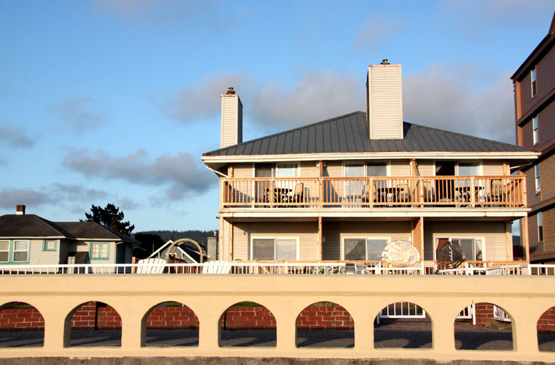 On Seaside's Prom: Part Oregon Coast Cottage, Part Upscale Hotel with History 