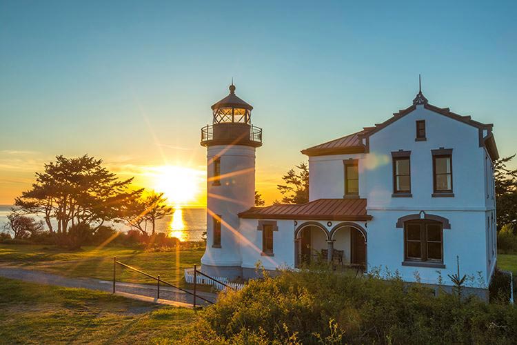 Washington Coast: Admiralty Head Lighthouse Closed for Renovation 