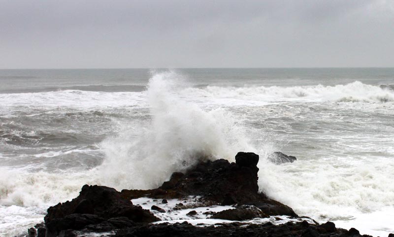 Sneaker Wave Dangers This Weekend on Oregon, Washington Coast: How to Enjoy