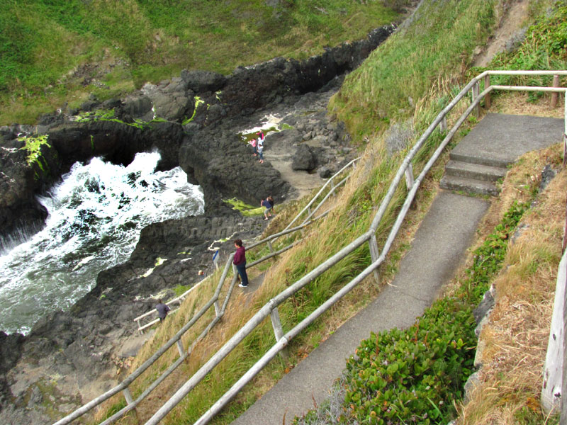 Devil's Churn Trails, Overlooks