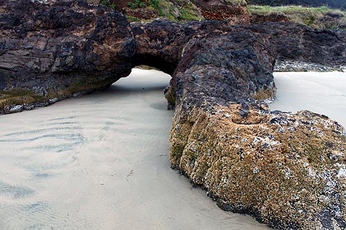 Mysterious arch at Neptune State Scenic Viewpoint