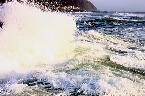 Update: Huge Waves, Foam on Oregon Coast: No Evidence of Missing People