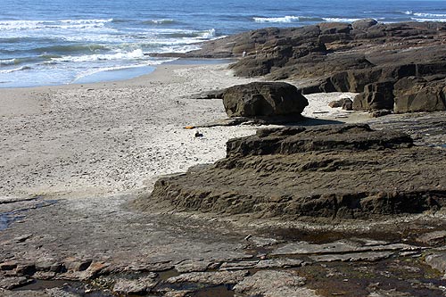 Secret cove at Yachats in blue and black basalt