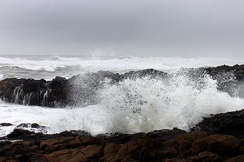 25-Foot Waves Batter Oregon Coast, More to Come Over Weekend, Early Week